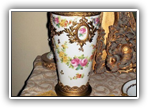 20 - jarra de Sevres com ornamentos em bronze
